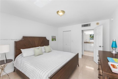 Condominio en venta en Miami Beach, Florida, 2 dormitorios, 152.82 m2 № 1864274 - foto 11