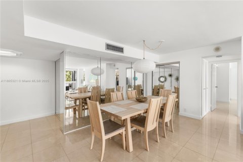 Condominio en venta en Miami Beach, Florida, 2 dormitorios, 152.82 m2 № 1864274 - foto 18