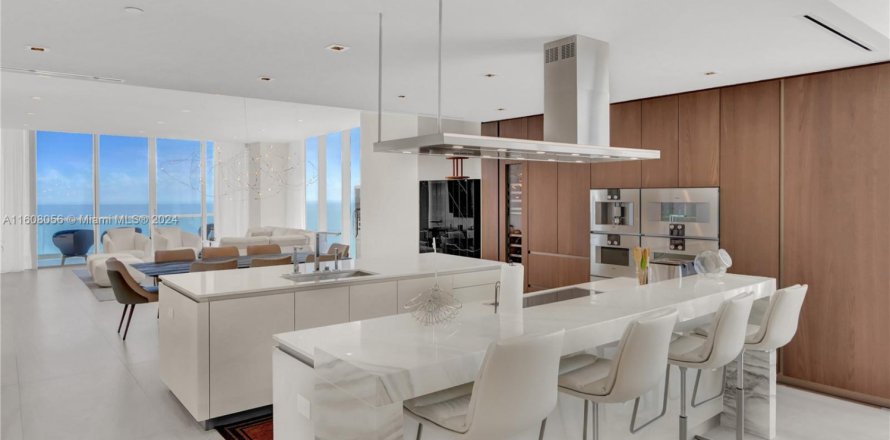 Condo in Sunny Isles Beach, Florida, 4 bedrooms № 1867887