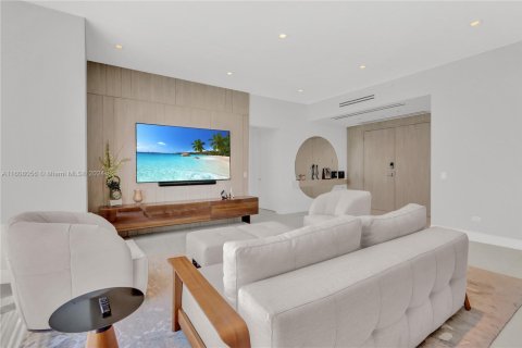 Condo in Sunny Isles Beach, Florida, 4 bedrooms  № 1867887 - photo 9