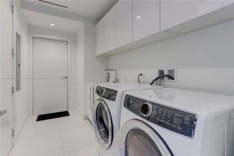 Condo in Sunny Isles Beach, Florida, 4 bedrooms  № 1867887 - photo 19