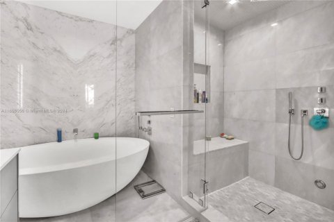 Condo in Sunny Isles Beach, Florida, 4 bedrooms  № 1867887 - photo 17