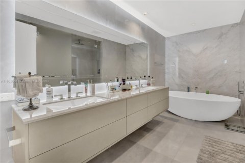 Condo in Sunny Isles Beach, Florida, 4 bedrooms  № 1867887 - photo 16