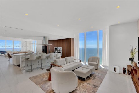 Condo in Sunny Isles Beach, Florida, 4 bedrooms  № 1867887 - photo 5
