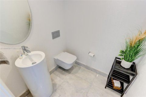 Condo in Sunny Isles Beach, Florida, 4 bedrooms  № 1867887 - photo 21