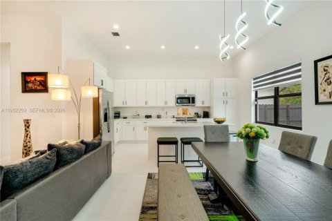 Купить виллу или дом в Майами, Флорида 4 спальни, 177.44м2, № 2006613 - фото 6