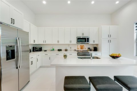 Купить виллу или дом в Майами, Флорида 4 спальни, 177.44м2, № 2006613 - фото 10