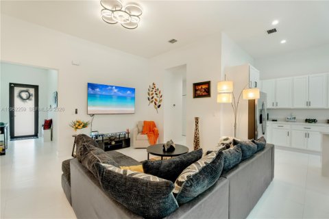 Купить виллу или дом в Майами, Флорида 4 спальни, 177.44м2, № 2006613 - фото 5