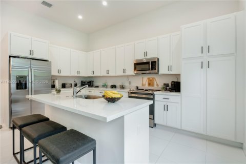 Купить виллу или дом в Майами, Флорида 4 спальни, 177.44м2, № 2006613 - фото 9