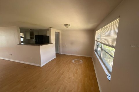 House in Port Richey, Florida 3 bedrooms, 117.61 sq.m. № 1856530 - photo 2