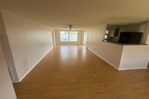 House in Port Richey, Florida 3 bedrooms, 117.61 sq.m. № 1856530 - photo 5
