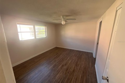 House in Port Richey, Florida 3 bedrooms, 117.61 sq.m. № 1856530 - photo 10