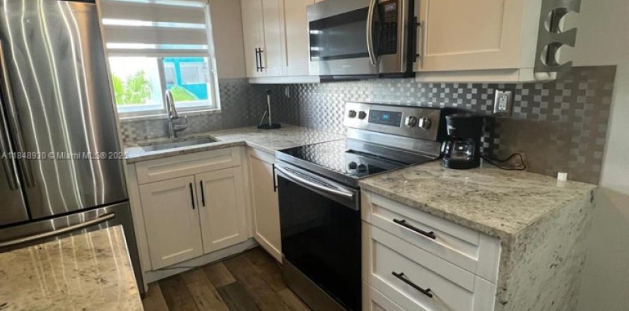 Condo in Miami, Florida, 2 bedrooms  № 1850721