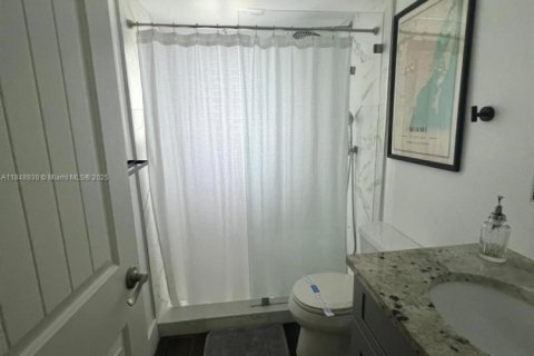 Condo in Miami, Florida, 2 bedrooms  № 1850721 - photo 2