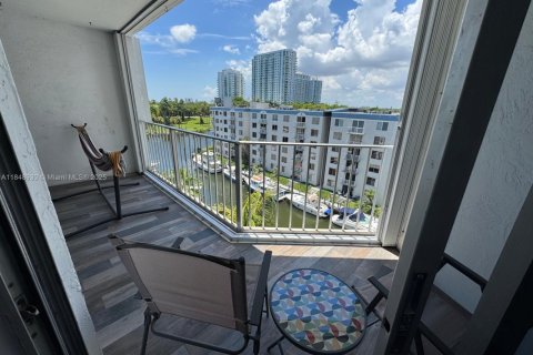 Condo in Miami, Florida, 2 bedrooms  № 1850721 - photo 13
