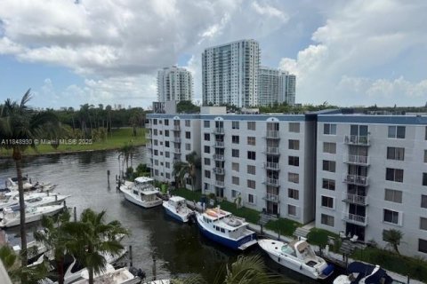 Condo in Miami, Florida, 2 bedrooms  № 1850721 - photo 5