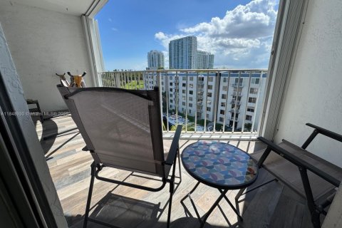 Condo in Miami, Florida, 2 bedrooms  № 1850721 - photo 22