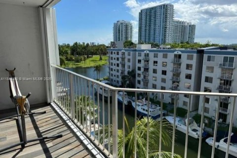 Condo in Miami, Florida, 2 bedrooms  № 1850721 - photo 21