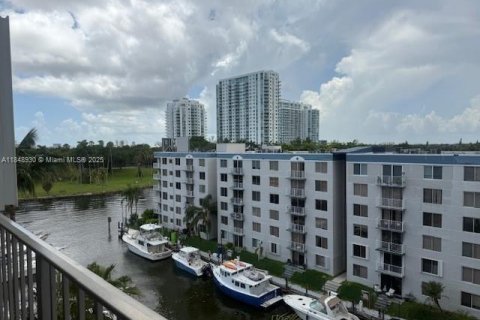 Condo in Miami, Florida, 2 bedrooms  № 1850721 - photo 19