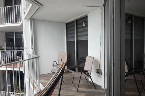Condo in Miami, Florida, 2 bedrooms  № 1850721 - photo 4