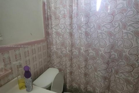 Commercial property in Miami, Florida 260.87 sq.m. № 1854892 - photo 15