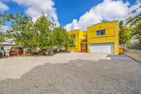 Commercial property in Miami, Florida 260.87 sq.m. № 1854892 - photo 3
