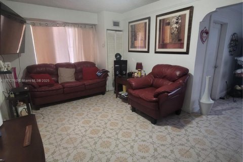 Commercial property in Miami, Florida 260.87 sq.m. № 1854892 - photo 13