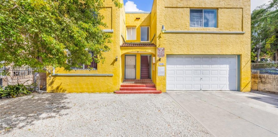 Commercial property in Miami, Florida 260.87 sq.m. № 1854892