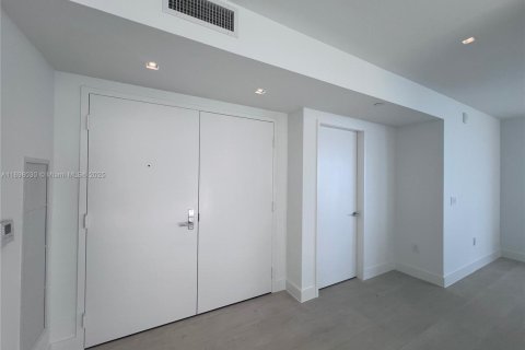 Снять в аренду кондоминиум в Майами, Флорида 4 спальни, 239.87м2, № 1949844 - фото 3