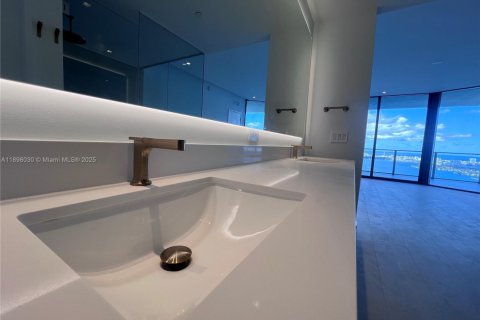 Снять в аренду кондоминиум в Майами, Флорида 4 спальни, 239.87м2, № 1949844 - фото 23