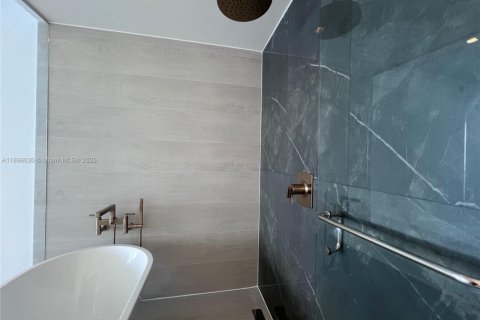 Снять в аренду кондоминиум в Майами, Флорида 4 спальни, 239.87м2, № 1949844 - фото 21