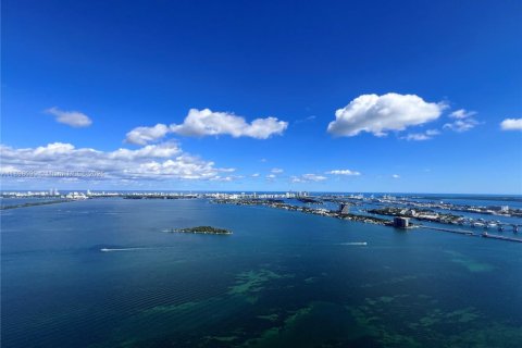 Снять в аренду кондоминиум в Майами, Флорида 4 спальни, 239.87м2, № 1949844 - фото 1