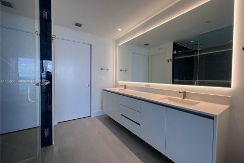 Снять в аренду кондоминиум в Майами, Флорида 4 спальни, 239.87м2, № 1949844 - фото 16