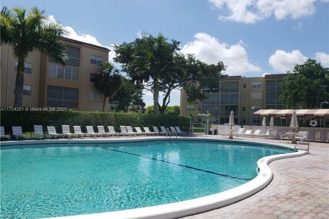 Condo in Lauderdale Lakes, Florida, 2 bedrooms  № 1692148 - photo 27