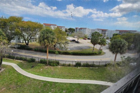 Condo in Lauderdale Lakes, Florida, 2 bedrooms  № 1692148 - photo 8