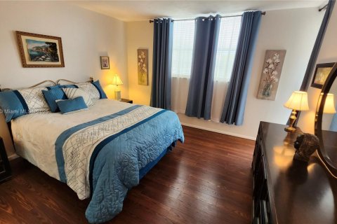 Condo in Lauderdale Lakes, Florida, 2 bedrooms  № 1692148 - photo 11