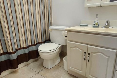 Condo in Lauderdale Lakes, Florida, 2 bedrooms  № 1692148 - photo 20