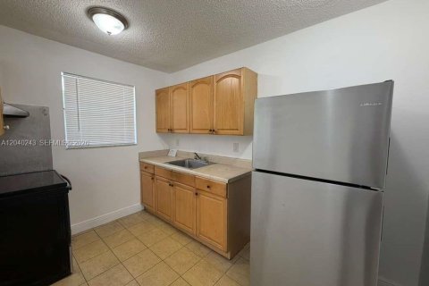 House in North Miami, Florida 1 bedroom, 65.03 sq.m. № 2086451