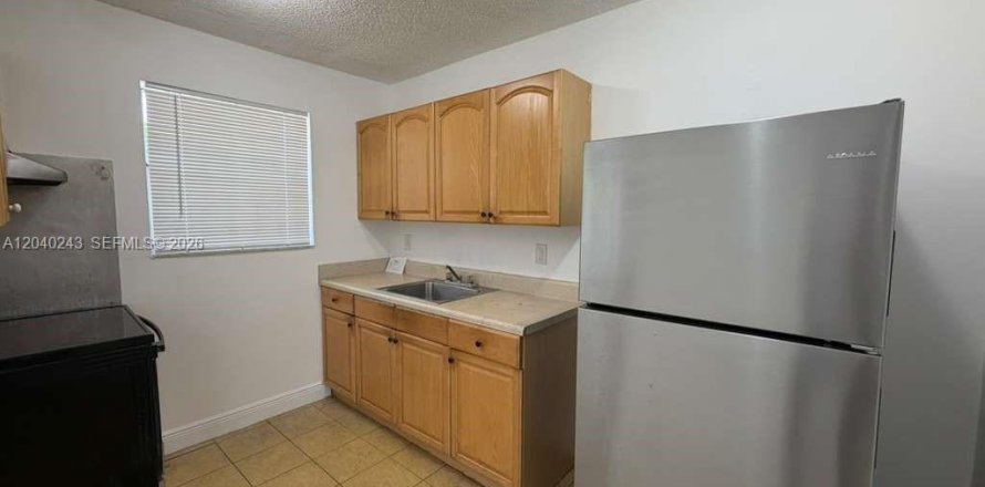 House in North Miami, Florida 1 bedroom, 65.03 sq.m. № 2086451