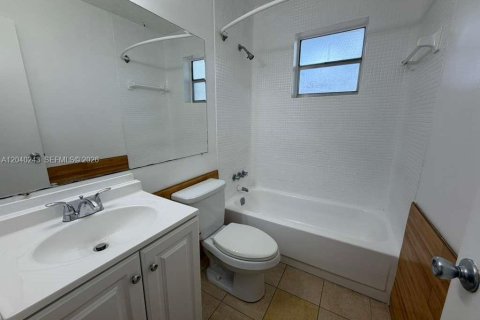 House in North Miami, Florida 1 bedroom, 65.03 sq.m. № 2086451 - photo 4
