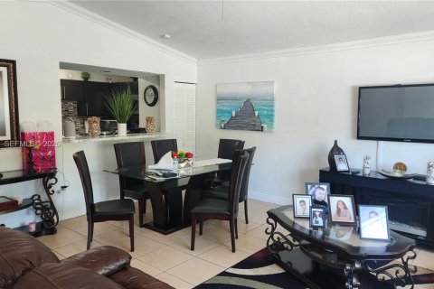 Villa ou maison à vendre à Miami, Floride: 3 chambres, 151.52 m2 № 2060086 - photo 7