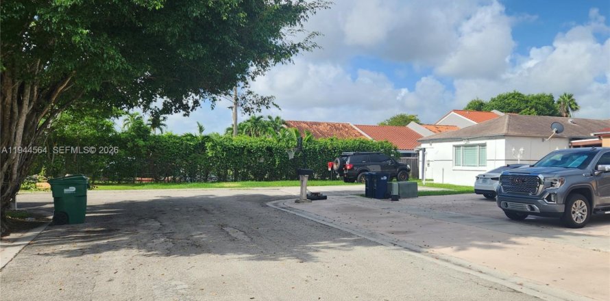 Villa ou maison à Miami, Floride 3 chambres, 151.52 m2 № 2060086