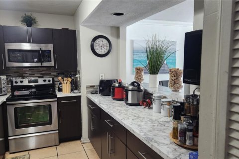 Villa ou maison à vendre à Miami, Floride: 3 chambres, 151.52 m2 № 2060086 - photo 9