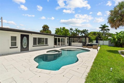 House in Saint Petersburg, Florida 3 bedrooms, 205.31 sq.m. № 1894639 - photo 30