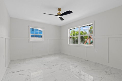 House in Saint Petersburg, Florida 3 bedrooms, 205.31 sq.m. № 1894639 - photo 18