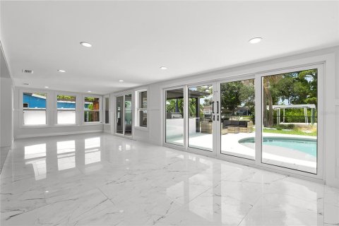 House in Saint Petersburg, Florida 3 bedrooms, 205.31 sq.m. № 1894639 - photo 16