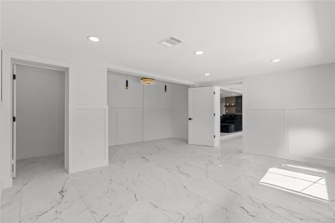 House in Saint Petersburg, Florida 3 bedrooms, 205.31 sq.m. № 1894639 - photo 24
