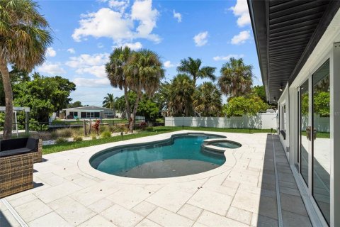 House in Saint Petersburg, Florida 3 bedrooms, 205.31 sq.m. № 1894639 - photo 29