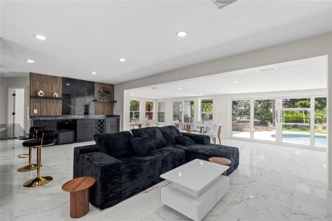House in Saint Petersburg, Florida 3 bedrooms, 205.31 sq.m. № 1894639 - photo 12
