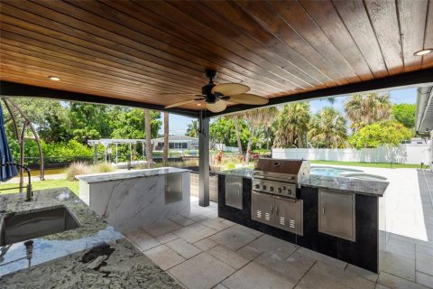 House in Saint Petersburg, Florida 3 bedrooms, 205.31 sq.m. № 1894639 - photo 27